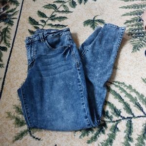 Maurices Everflex High Rise Jeans. Size 6 Regular